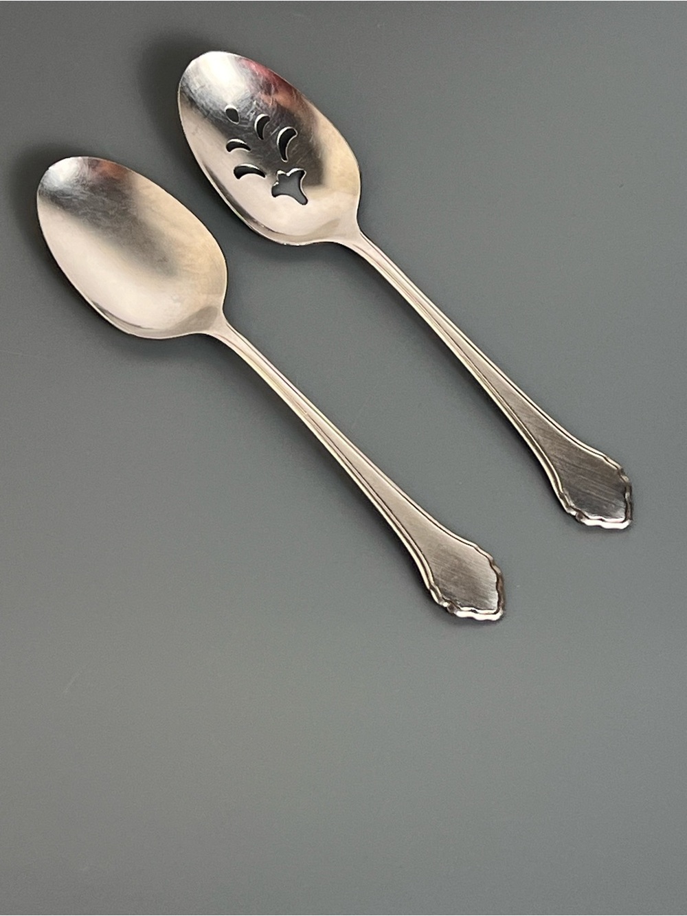 VTG Lot of 2 Oneida Summer Mist Autumn Glow Serving Spoons Solid & Pierced
